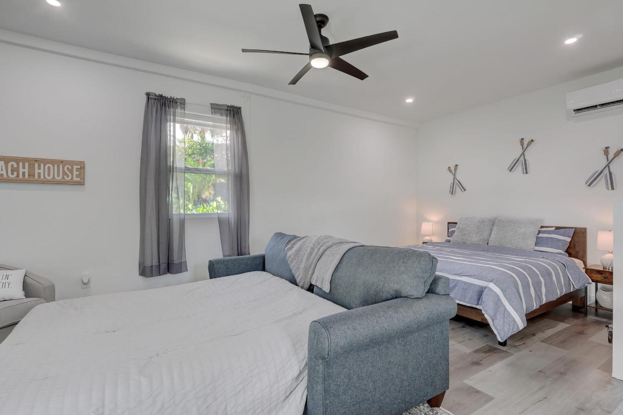 Charming Downtown Retreat With Private Units Villa Bonita Springs Exterior photo