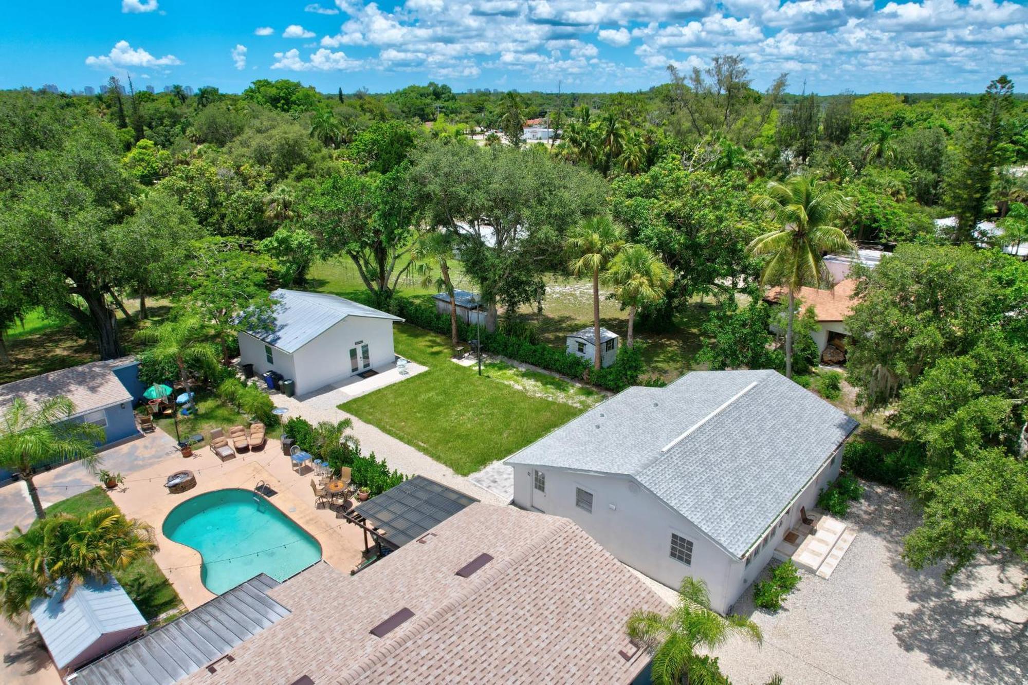 Charming Downtown Retreat With Private Units Villa Bonita Springs Exterior photo