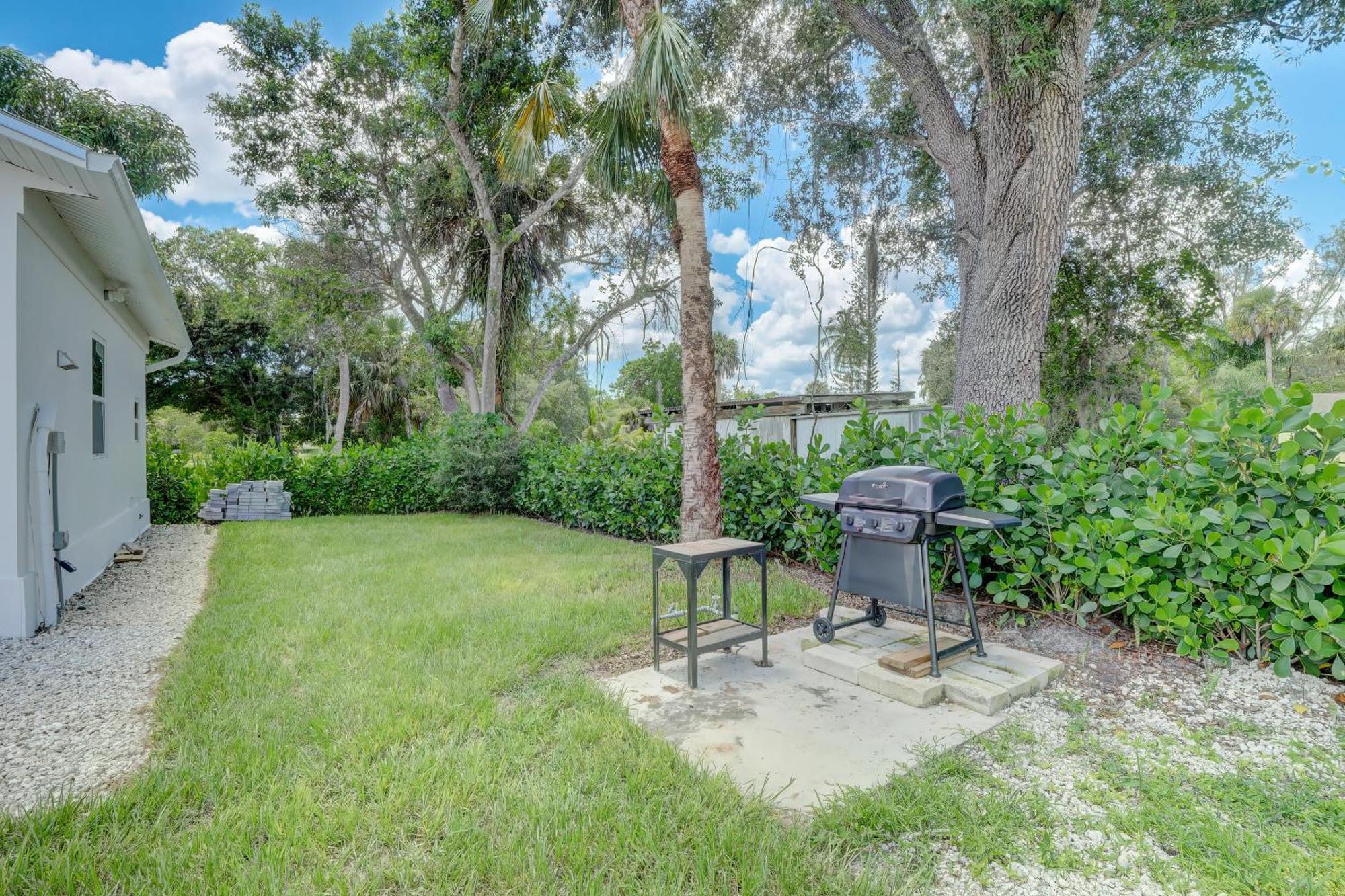 Charming Downtown Retreat With Private Units Villa Bonita Springs Exterior photo