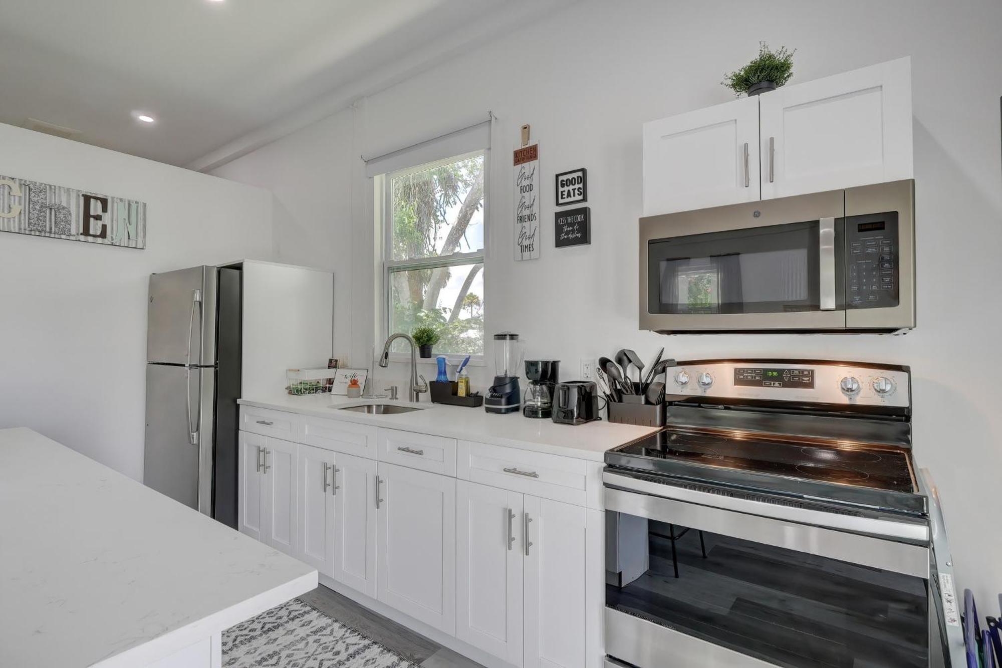Charming Downtown Retreat With Private Units Villa Bonita Springs Exterior photo