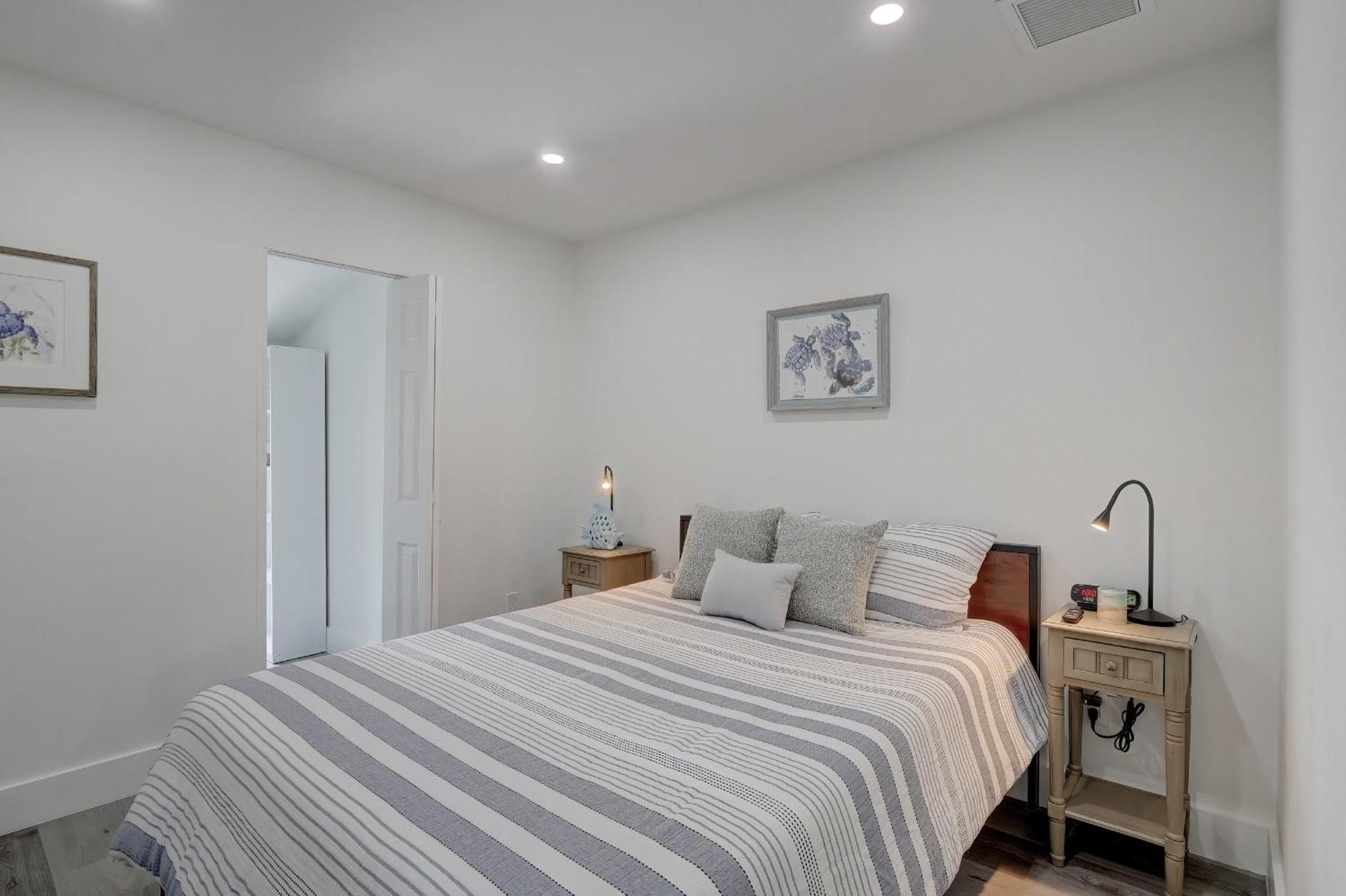 Charming Downtown Retreat With Private Units Villa Bonita Springs Exterior photo