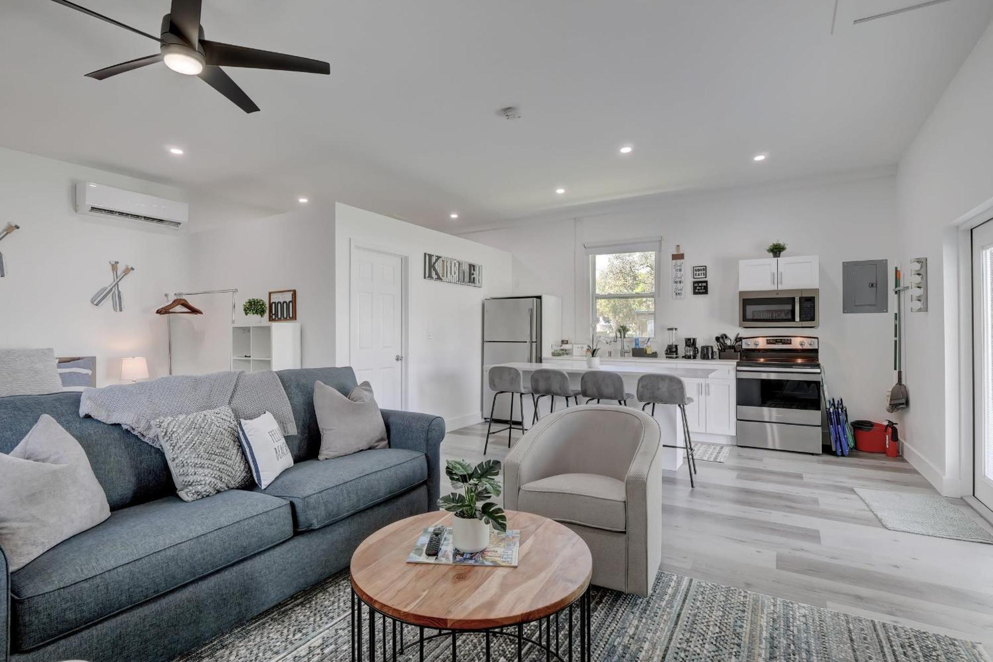 Charming Downtown Retreat With Private Units Villa Bonita Springs Exterior photo