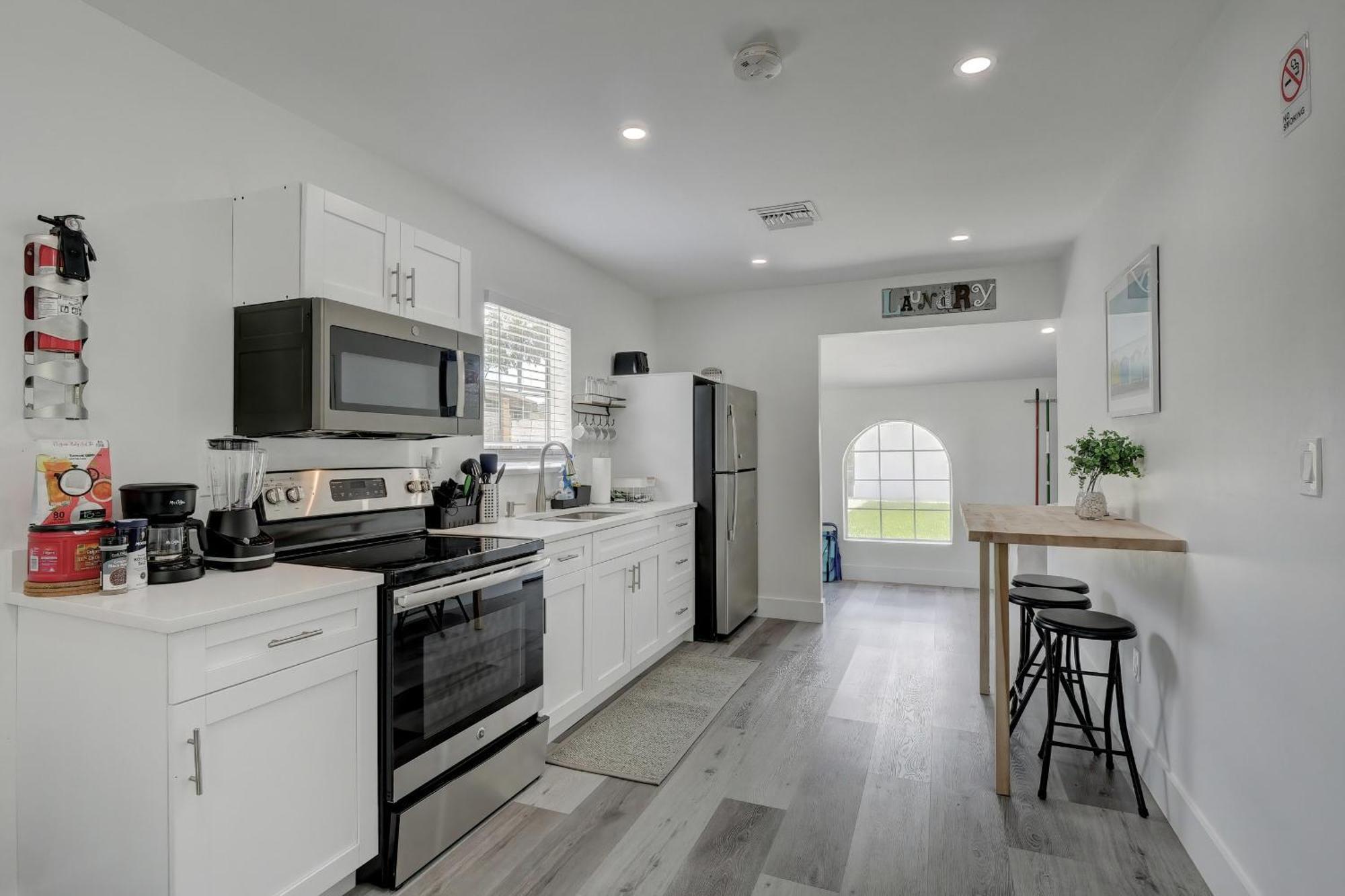 Charming Downtown Retreat With Private Units Villa Bonita Springs Exterior photo