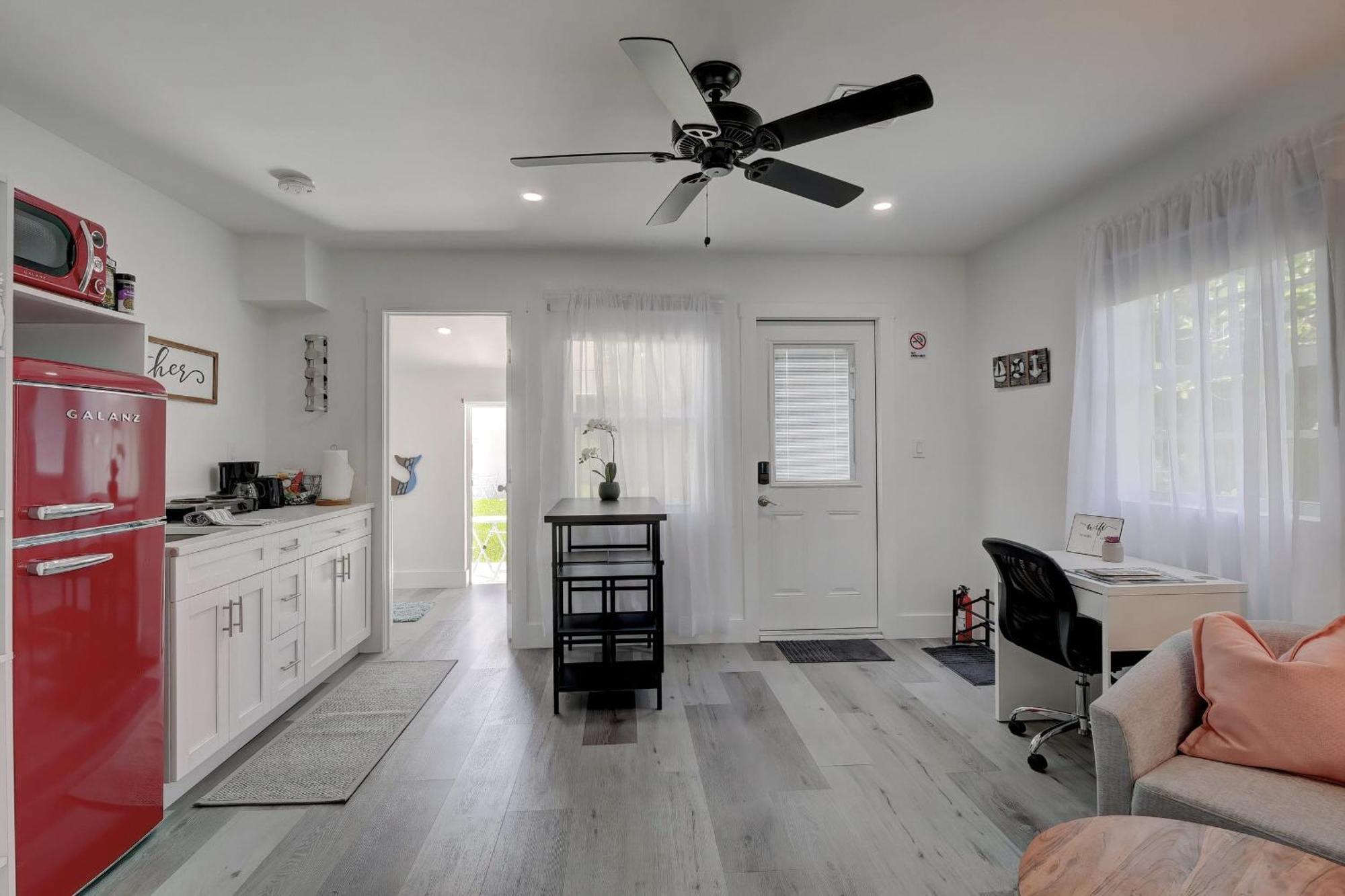 Charming Downtown Retreat With Private Units Villa Bonita Springs Exterior photo