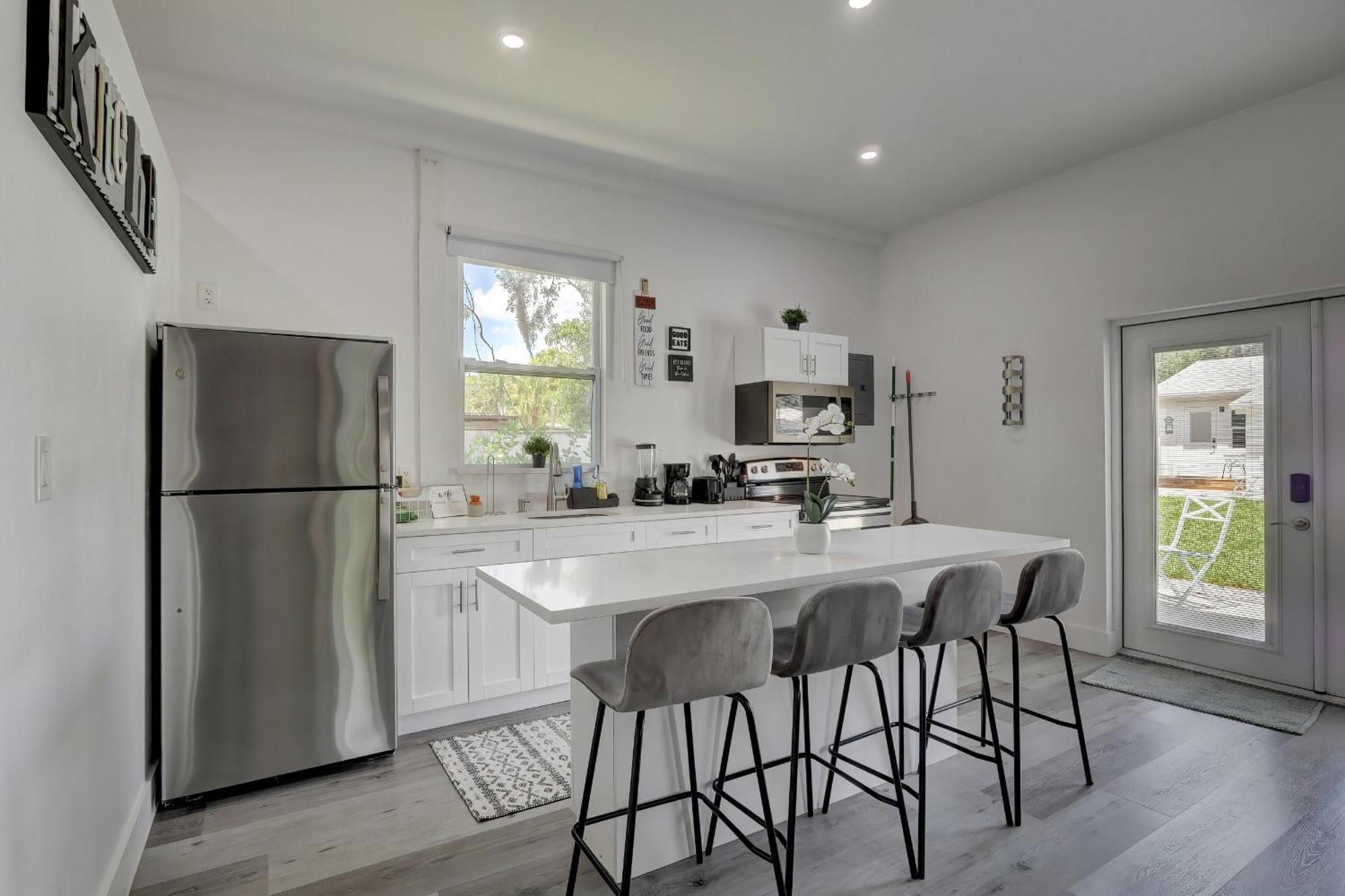 Charming Downtown Retreat With Private Units Villa Bonita Springs Exterior photo