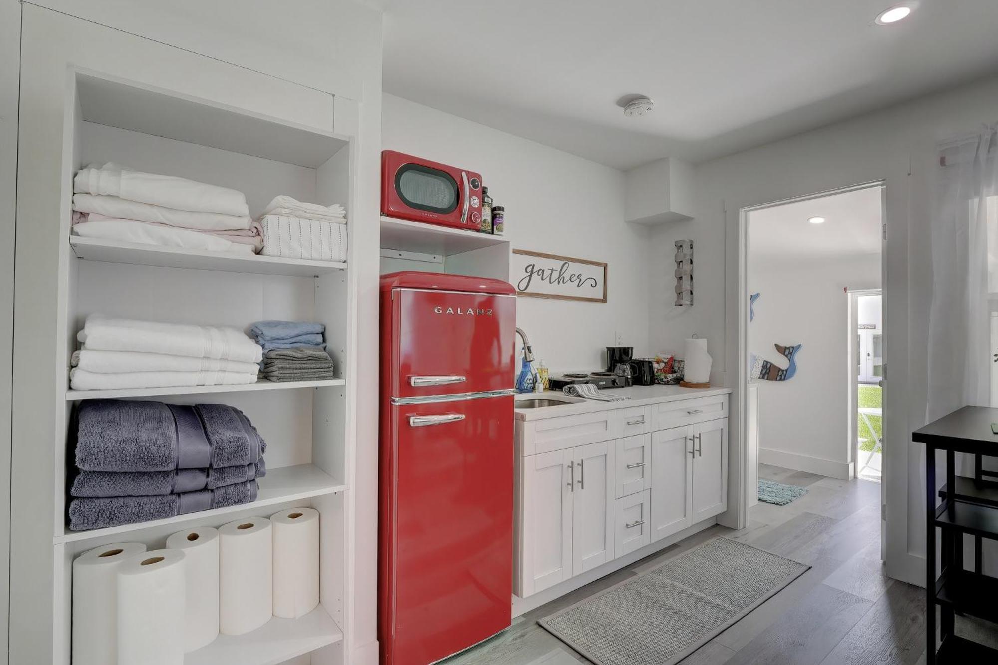 Charming Downtown Retreat With Private Units Villa Bonita Springs Exterior photo