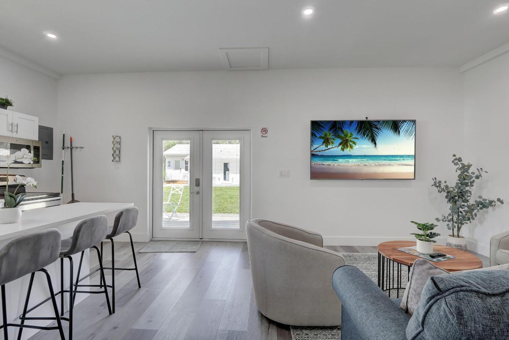 Charming Downtown Retreat With Private Units Villa Bonita Springs Exterior photo
