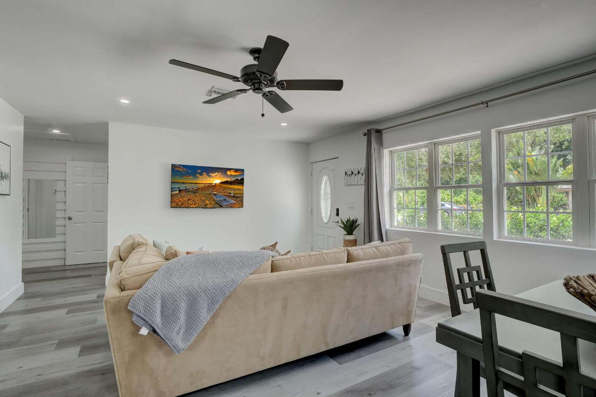 Charming Downtown Retreat With Private Units Villa Bonita Springs Exterior photo